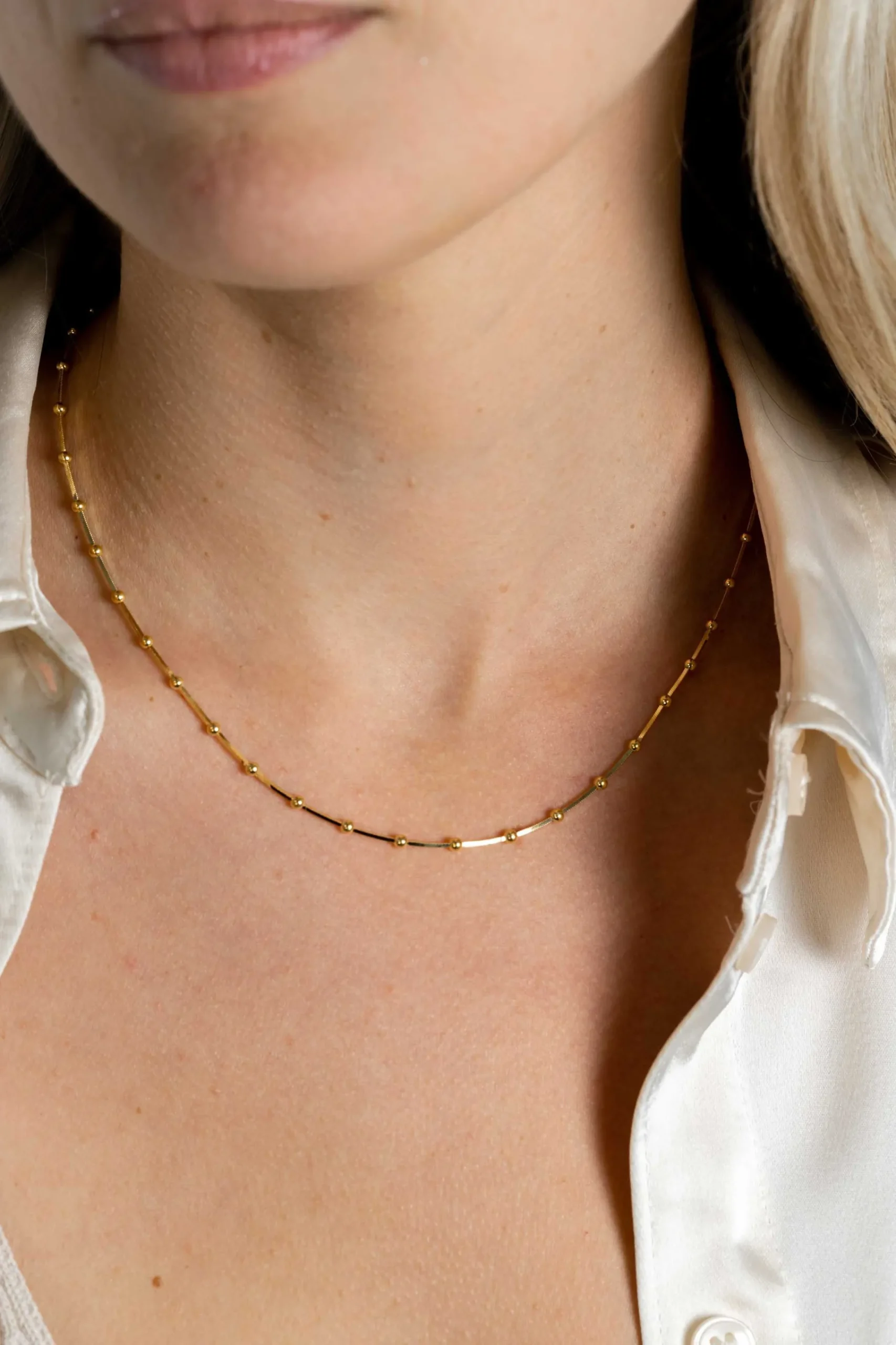 Online Zinzi gold plated zilveren slangen-ketting met vierkant geslepen schakels en 40 verfijnde glanzende bolletjes (2,5mm breed) 43-45cm ZIC2471G