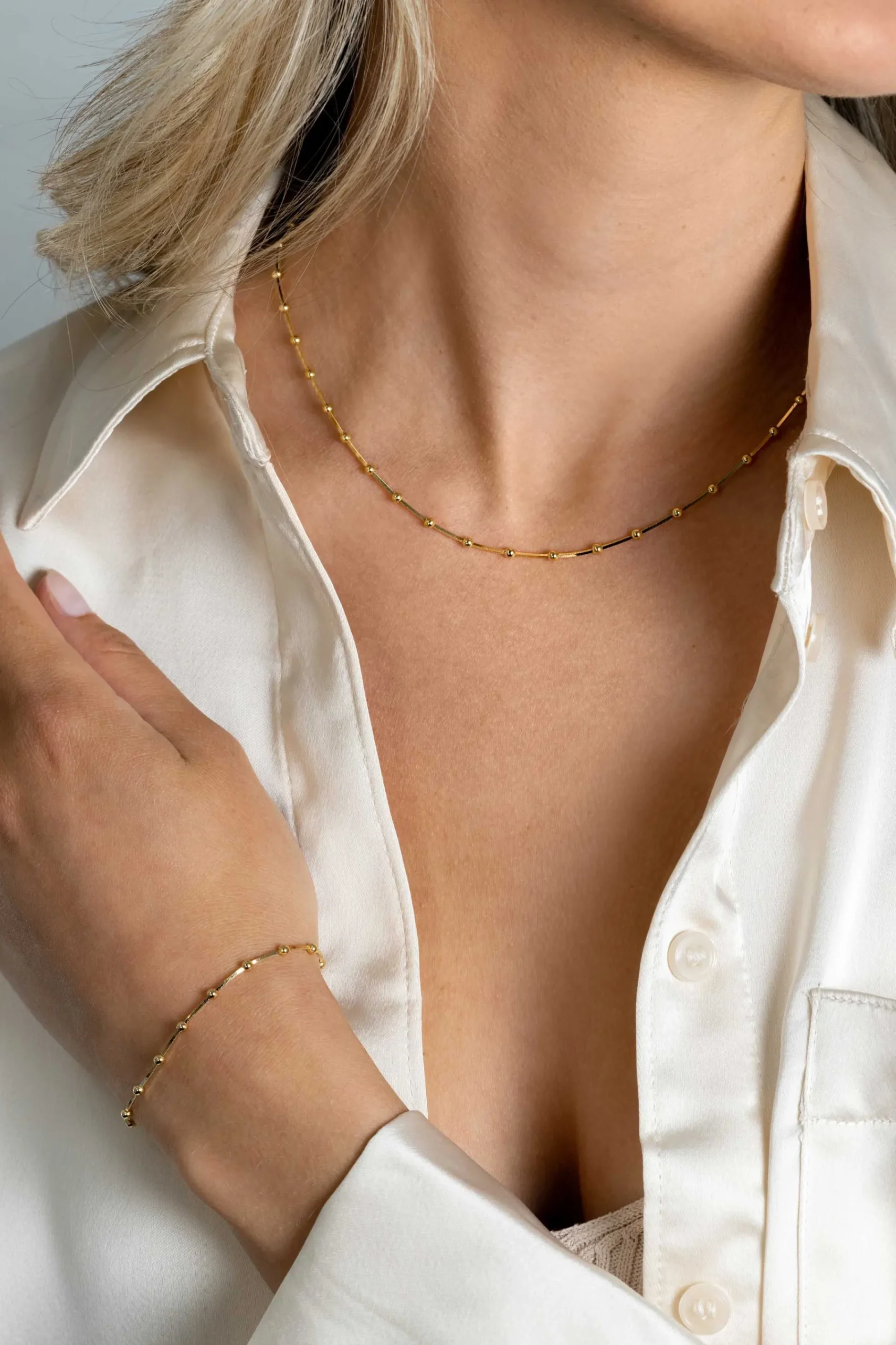 Online Zinzi gold plated zilveren slangen-ketting met vierkant geslepen schakels en 40 verfijnde glanzende bolletjes (2,5mm breed) 43-45cm ZIC2471G