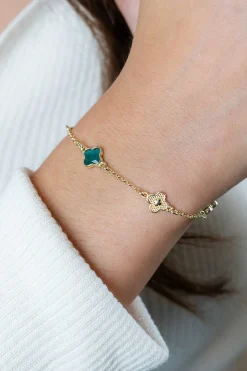 Discount Zinzi gold plated zilveren schakel armband met twee donkerblauwe klavers en een groene klaver 16-19cm ZIA2583