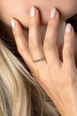 Clearance Zinzi gold plated zilveren aanschuifring met bolletjes scheen en drie ronde zettingen bezet met witte zirconia ZIR2569