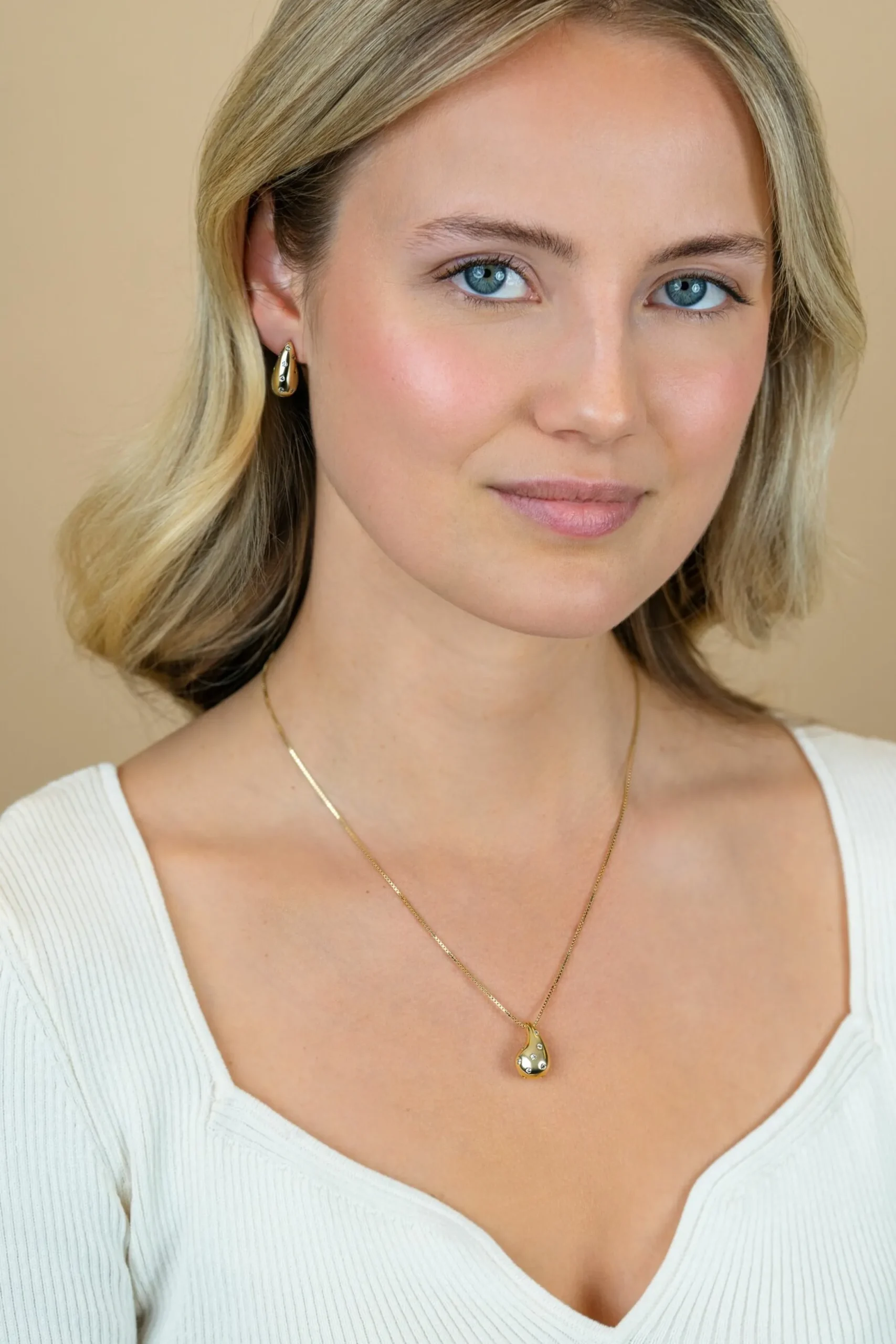 Clearance Zinzi gold plated zilveren venetiaanse ketting 45-48cm met druppelvormige hanger 20mm, bezet met witte zirkonia's ZIC2708Y