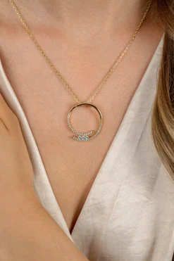 Discount Zinzi gold plated zilveren ketting met grote open ronde hanger 25mm bezet met witte zirkonia's 45-50 cm ZIC2645Y