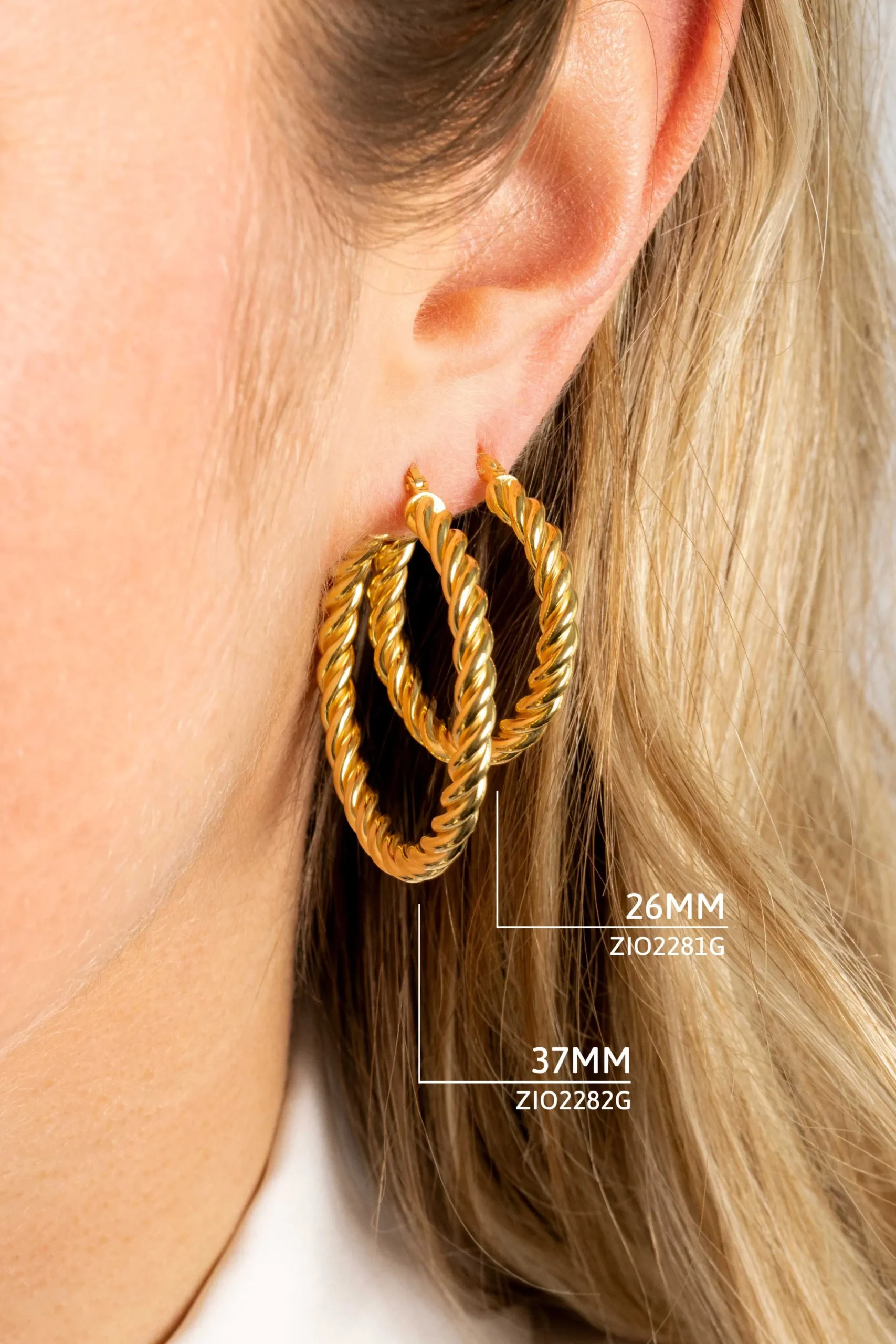 Best Zinzi gold plated zilveren wokkel oorringen met gedraaide buis 26x4mm ZIO2281G