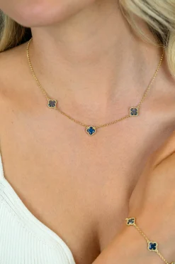 Clearance Zinzi gold plated zilveren schakelketting met twee lichtblauwe klavers en een donkerblauwe klaver 42-45cm ZIC2662B