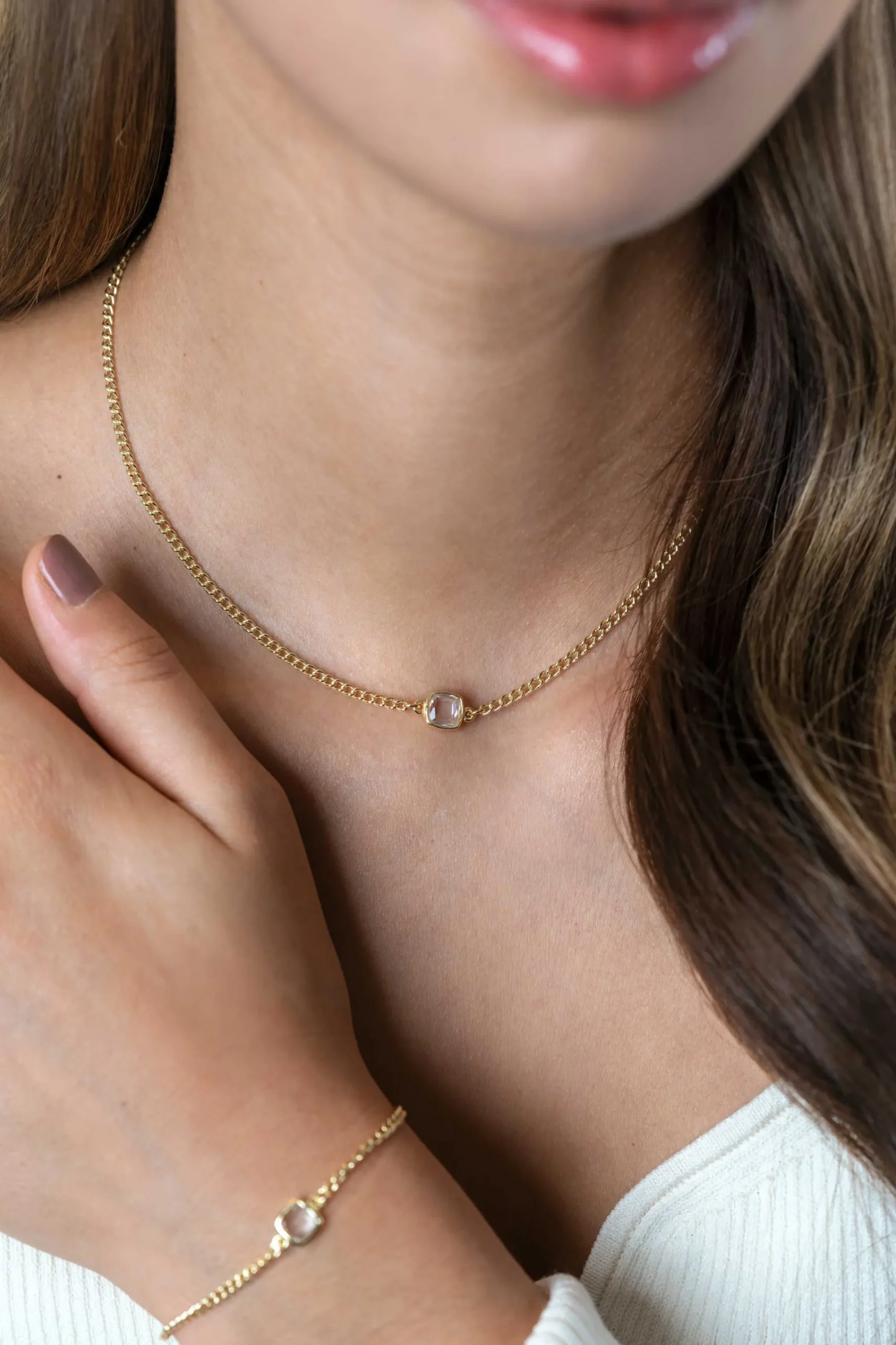 Best Zinzi gold plated zilveren gourmet ketting met vierkante zetting bezet met witte zirconia 40-45cm ZIC2417Y