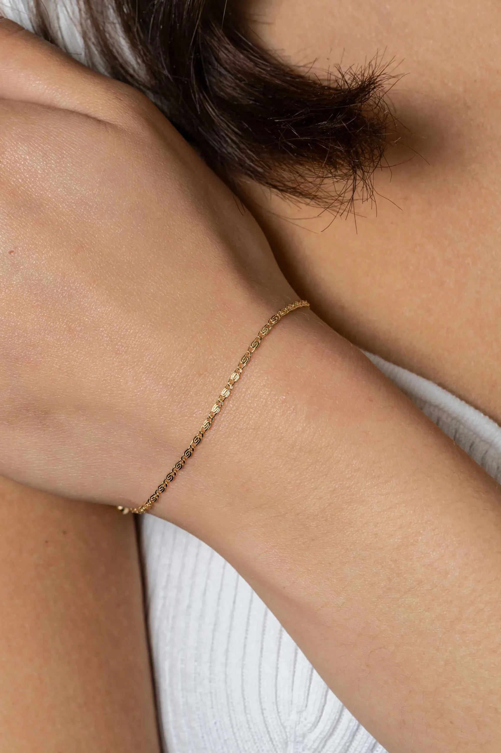 Clearance Zinzi gold plated zilveren scroll schakel armband (1,6mm breed) waarbij de schakels een dubbele krul/kronkeling maken 17-20cm ZIA2479G
