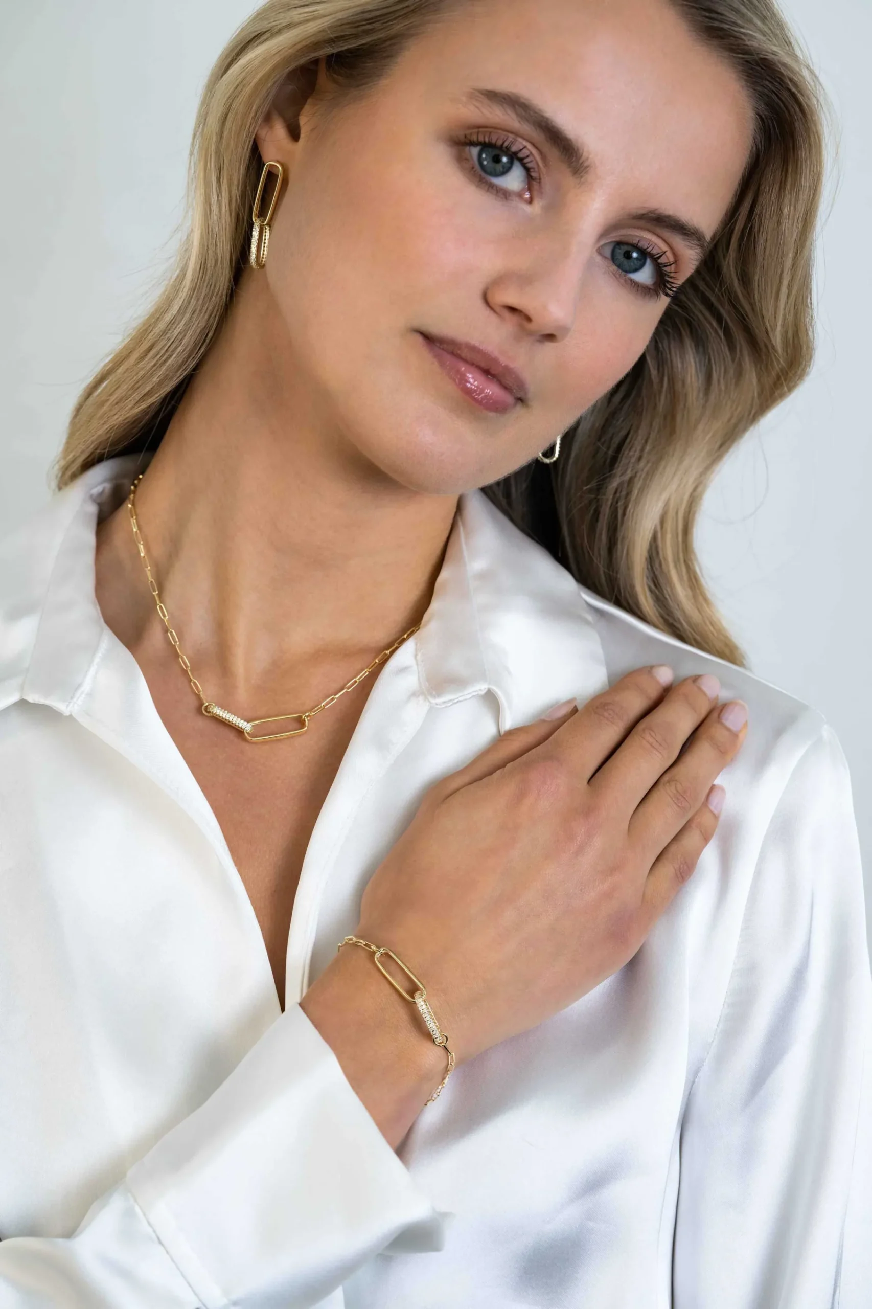 Clearance Zinzi gold plated zilveren schakel ketting 45cm met 2 grote ovale schakels, bezet met witte zirconia ZIC2371Y