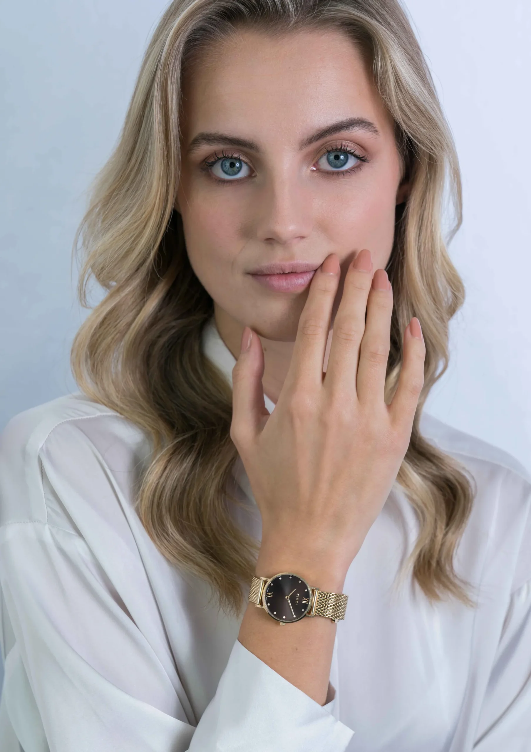 Online Zinzi Lady Crystal horloge zwarte wijzerplaat, geelgoudkleurige kast en stalen mesh band, witte crystals bij uuraanduiding, 28mm ZIW643M