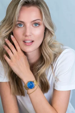 Discount Zinzi Roman horloge donkerblauwe parelmoer wijzerplaat, geelgoudkleurige stalen kast, witte zirconia's bij uuraanduiding, geelgoudkleurige stalen mesh band 34mm extra dun ZIW547M
