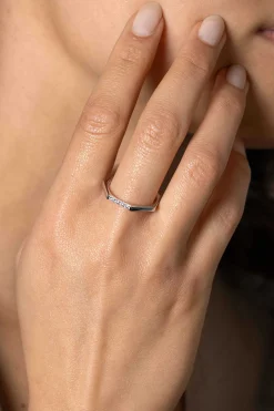 Discount Zinzi zilveren aanschuifring zeshoek gladde buis 2mm bezet met witte zirconia's ZIR2492