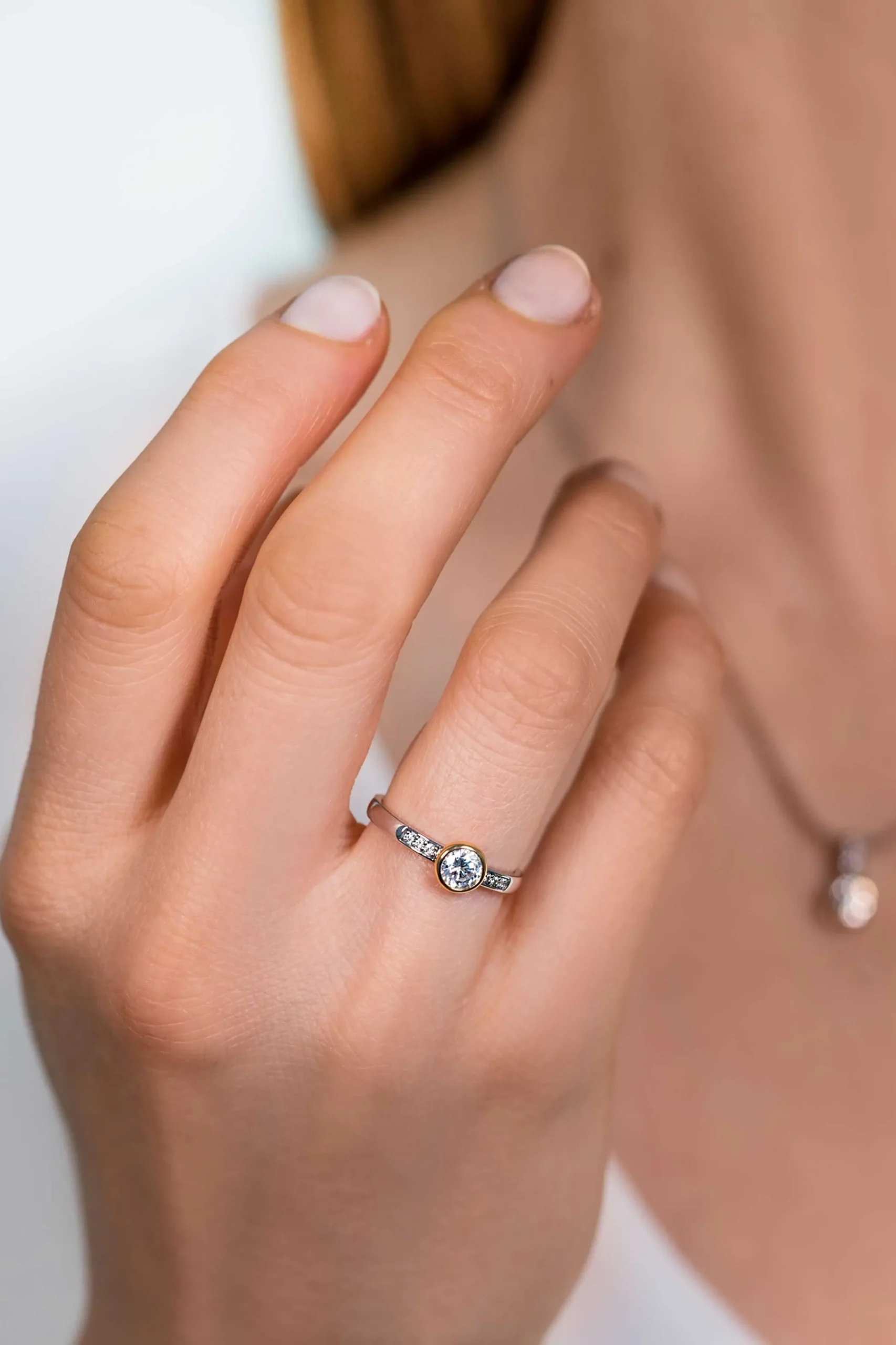 Sale Zinzi zilveren aanschuifring geelverguld rond wit 6mm ZIR1662G