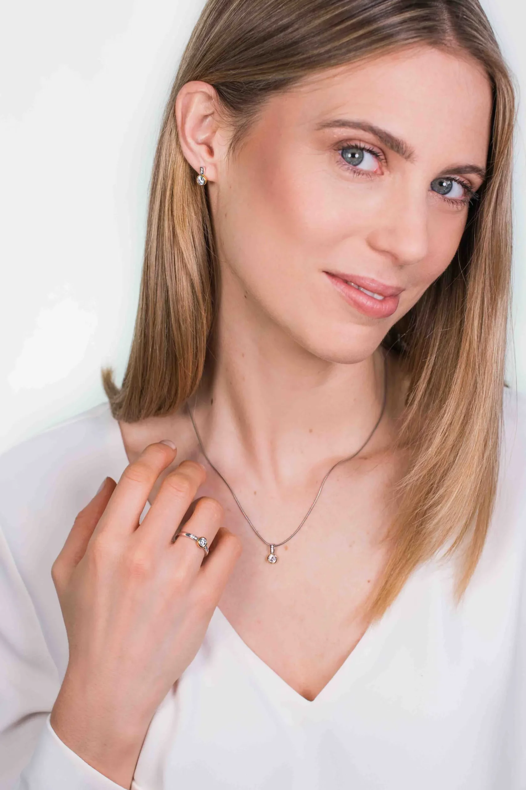 Sale Zinzi zilveren aanschuifring geelverguld rond wit 6mm ZIR1662G