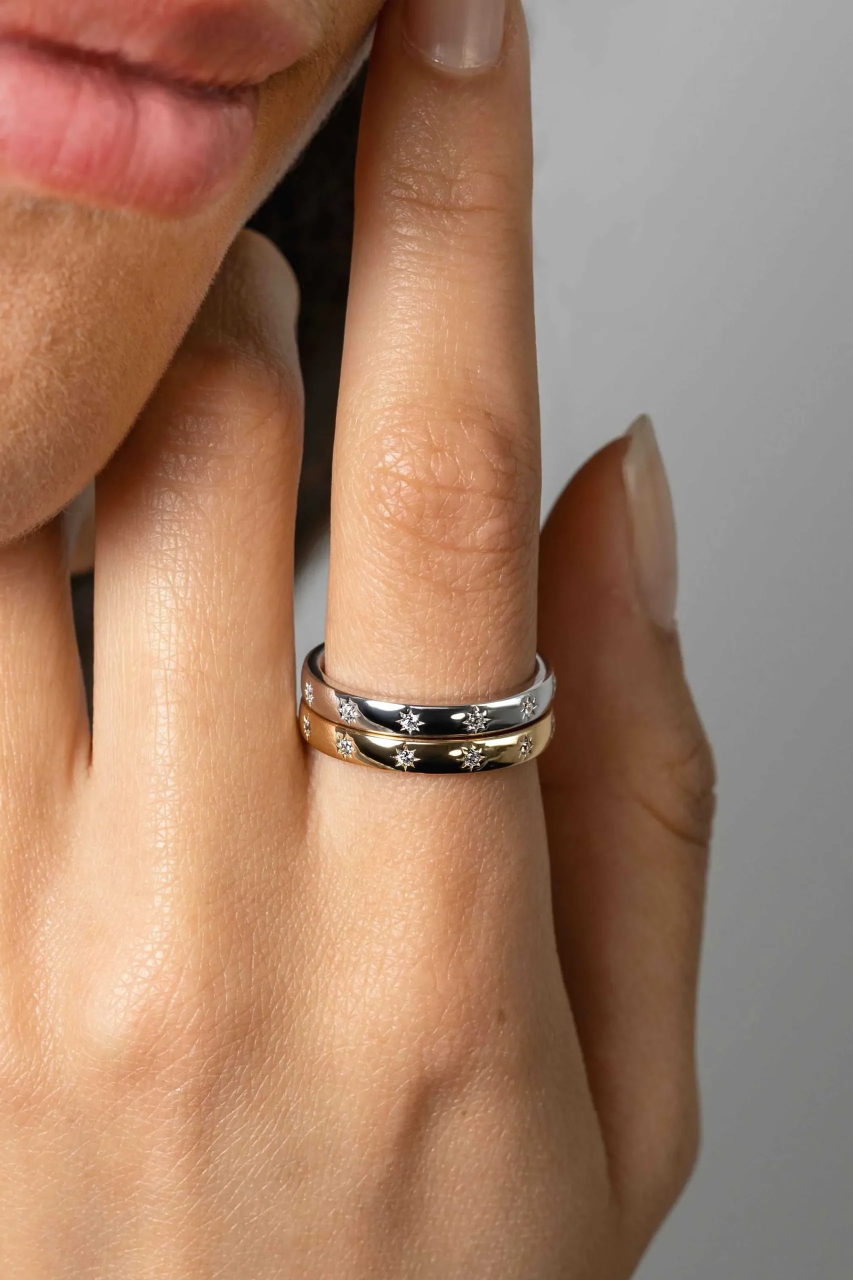 New Zinzi zilveren aanschuifring met zeven ster-zettingen, bezet met witte zirconia's 3mm breed ZIR2491