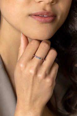 Best Zinzi zilveren aanschuifring 2mm breed met een symbolische regenboog aan kleurstenen ZIR2486