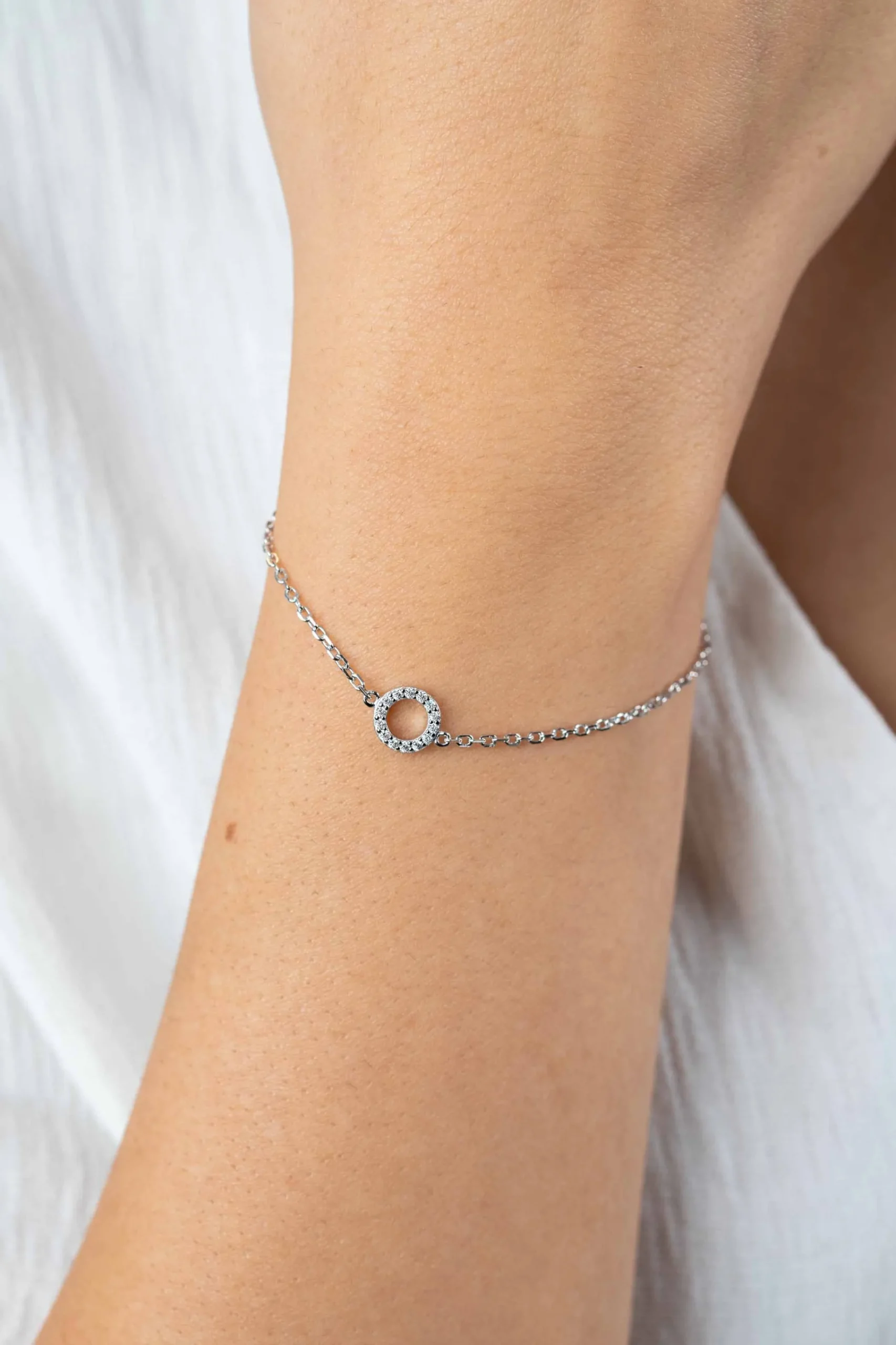 Zinzi zilveren armband met open rondje (7,5mm) bezet met witte zirconia's 16,5-19,5cm ZIA2550