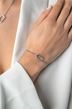 Clearance Zinzi zilveren armband met twee verbonden schakels: een rechthoekige bezet met witte zirconia's en een gladde ovale schakel 16,5-19,5cm ZIA2551