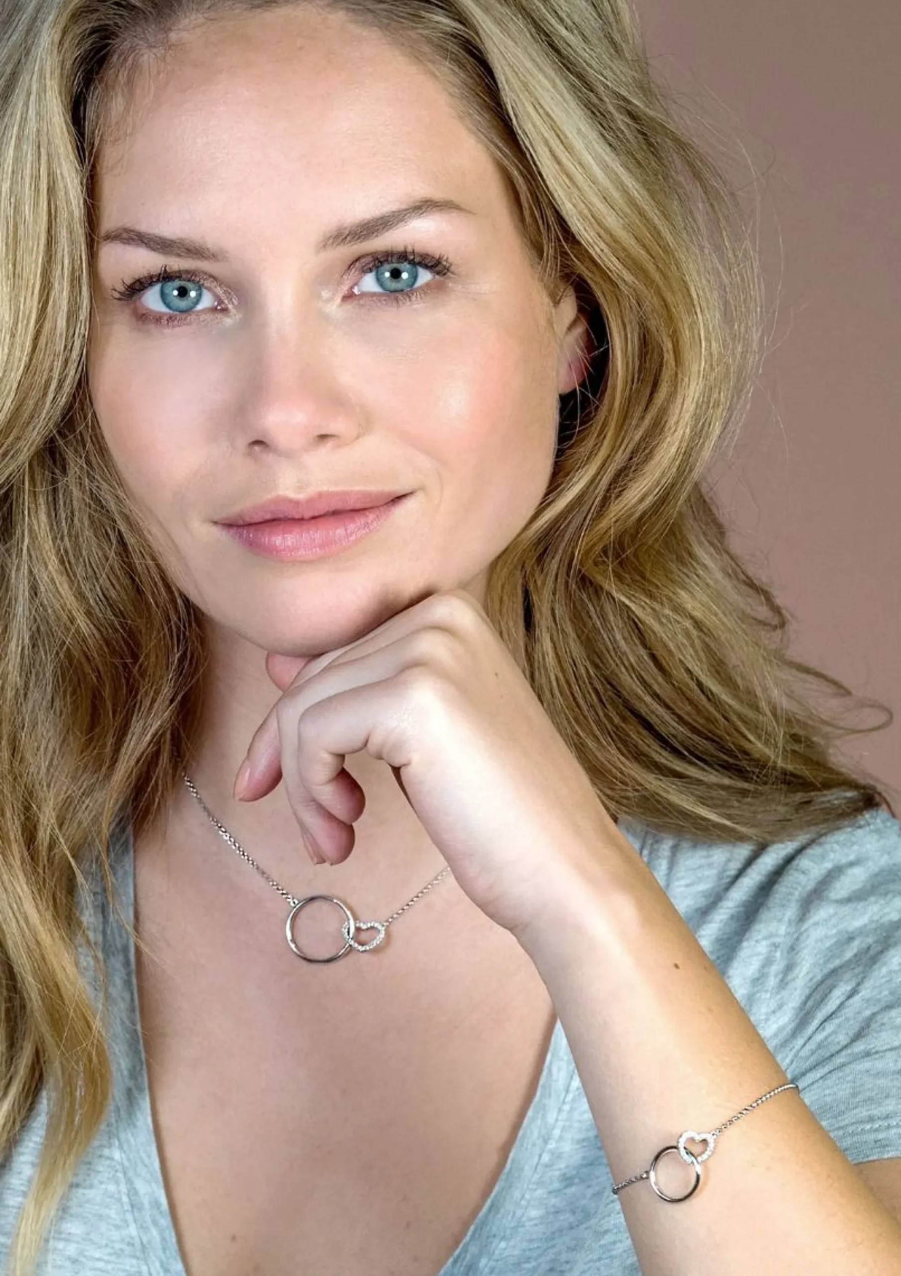 Best Zinzi zilveren armband open rond en hart in elkaar wit ZIA1483