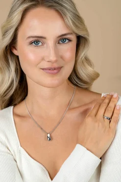 Online Zinzi zilveren gladde ring (5mm breed) speels bezet met vijf witte zirkonia's ZIR2655