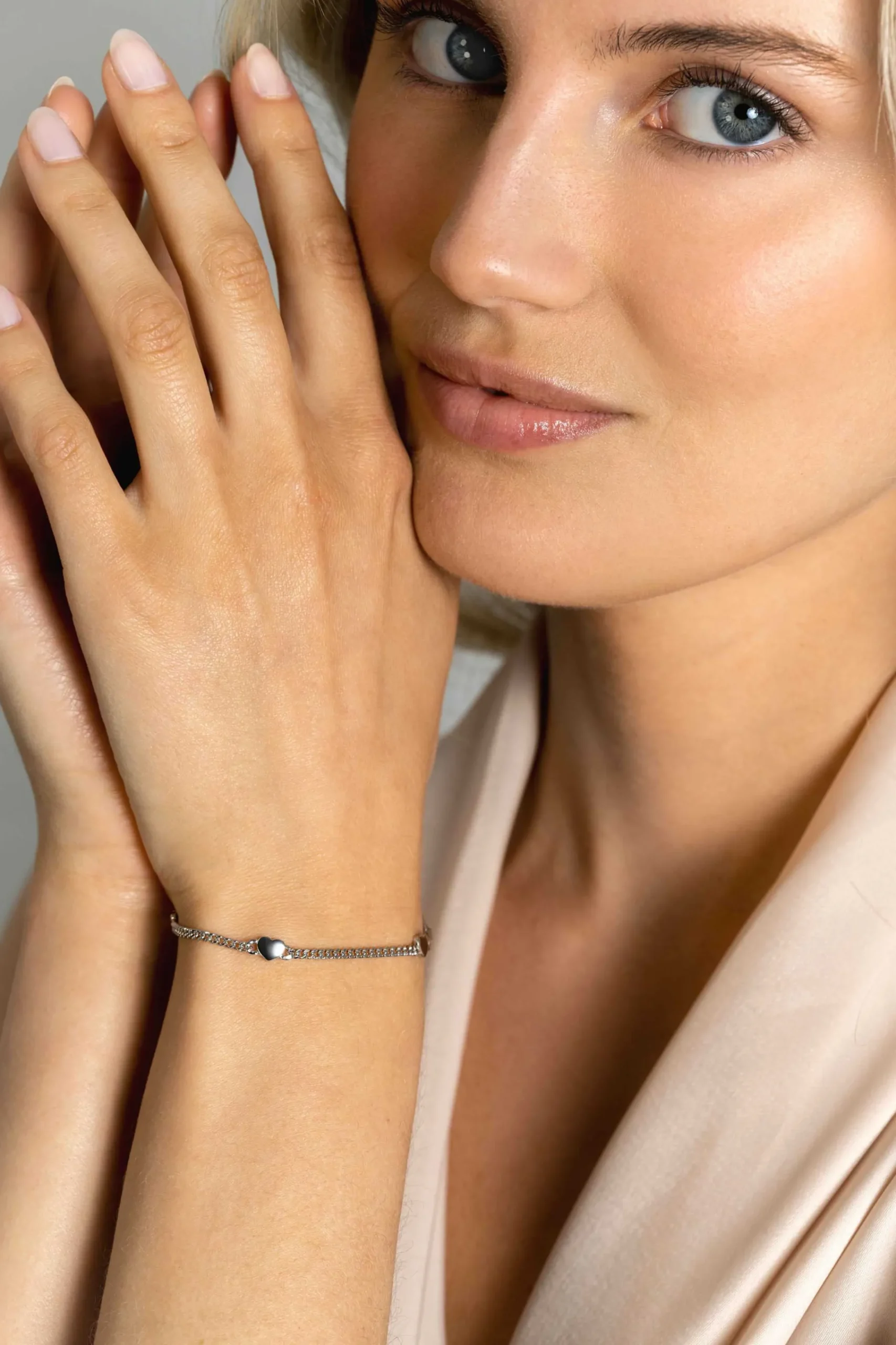 Discount Zinzi zilveren gourmet armband met drie glanzende hartjes 17-20cm ZIA2408