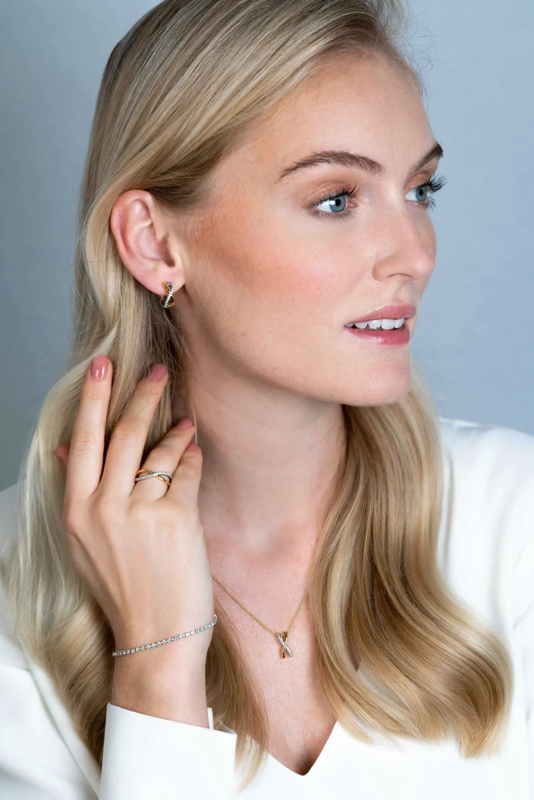 Online Zinzi zilveren hanger cross-over bicolor met witte zirconia's 15mm ZIH2234 (zonder collier)