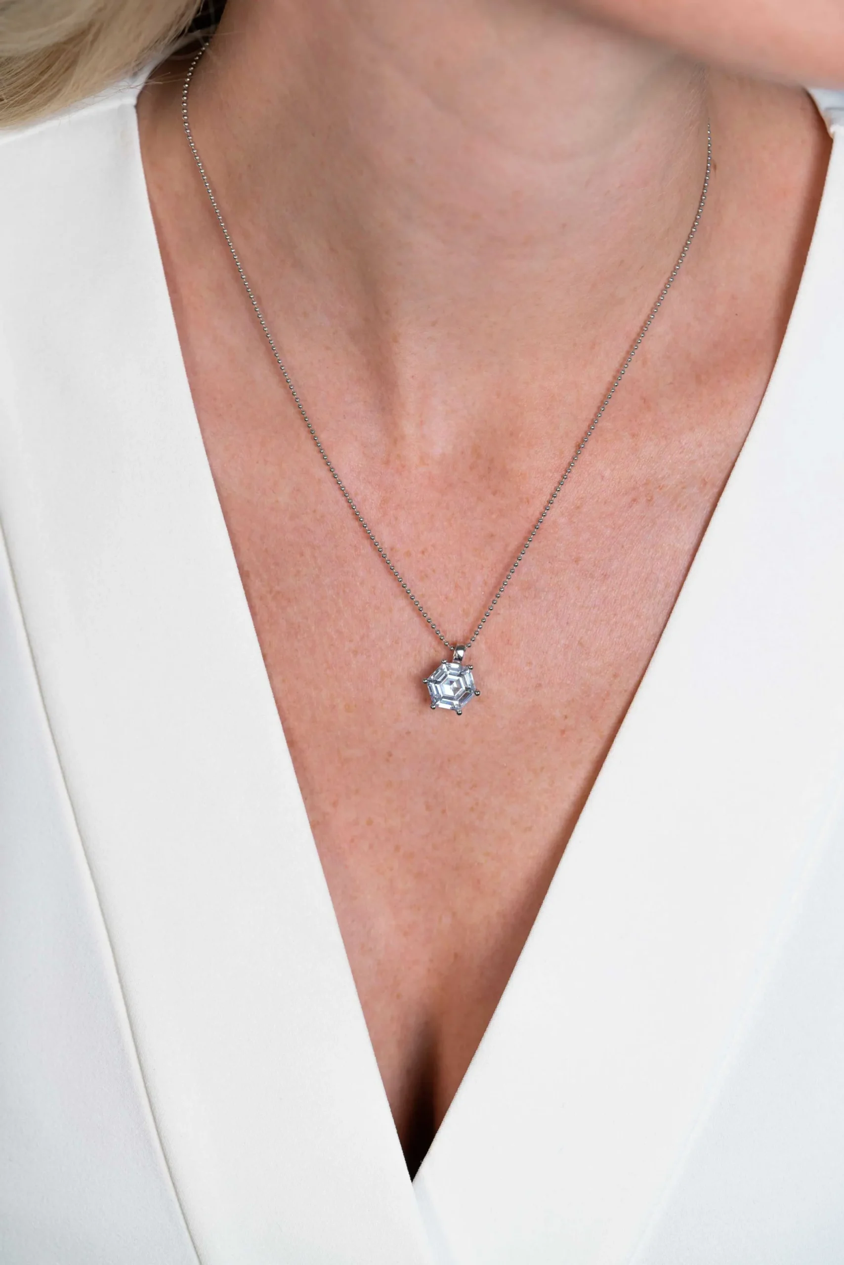 Zinzi zilveren hanger met zeshoekige witte zirconia 15mm ZIH2259 (zonder collier)