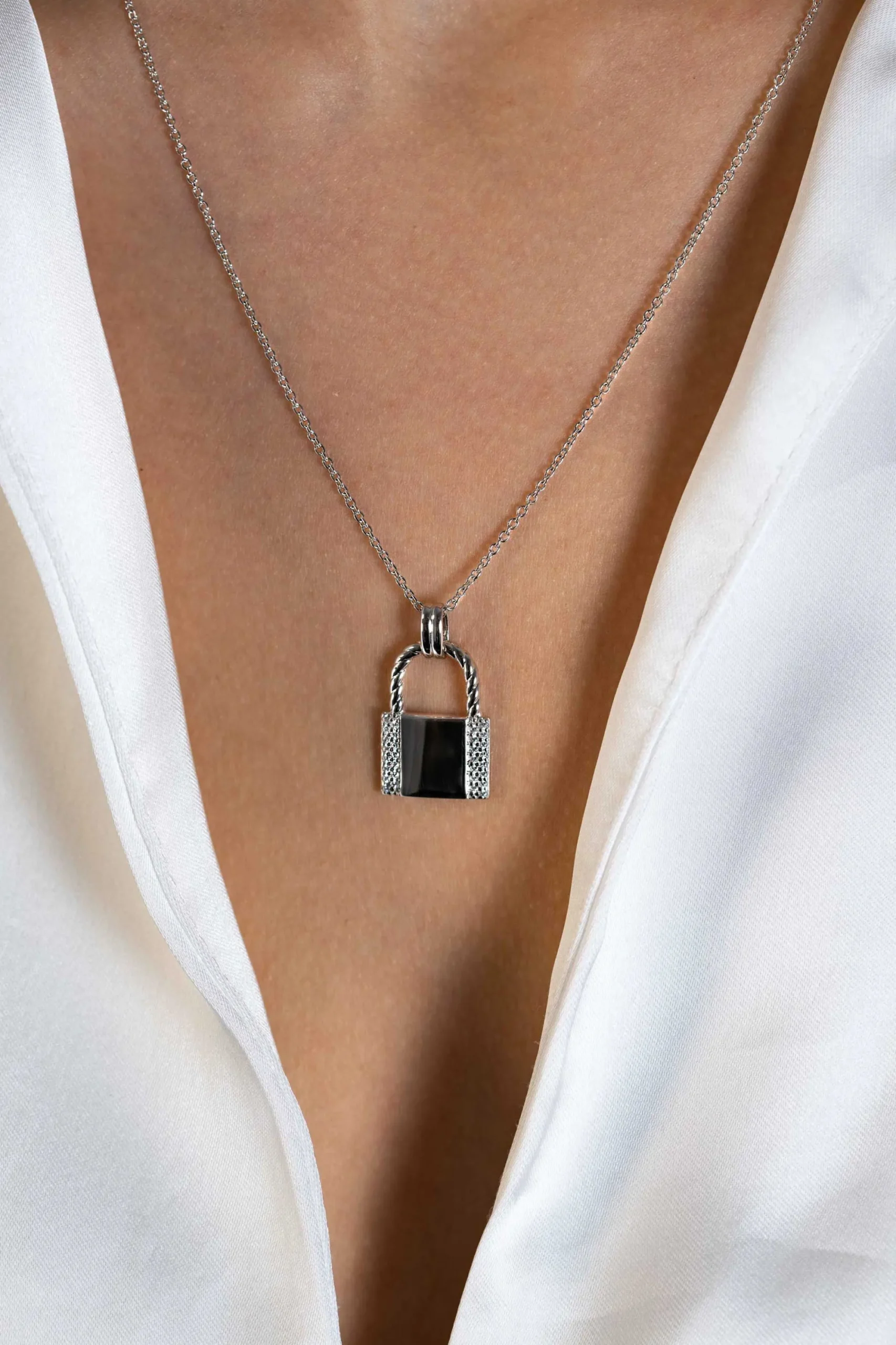 Sale Zinzi zilveren hanger (25mm) in de vorm van een slotje, bezet met witte zirconia's ZIH2391L (zonder collier)