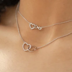 Online Zinzi zilveren ketting 45cm met verbonden harten wit ZIC1736