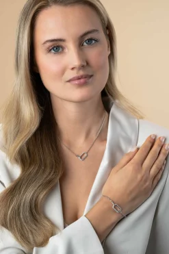 Best Zinzi zilveren ketting met twee verbonden schakels: een rechthoekige bezet met witte zirconia's en een gladde ovale schakel 40-45cm ZIC2551