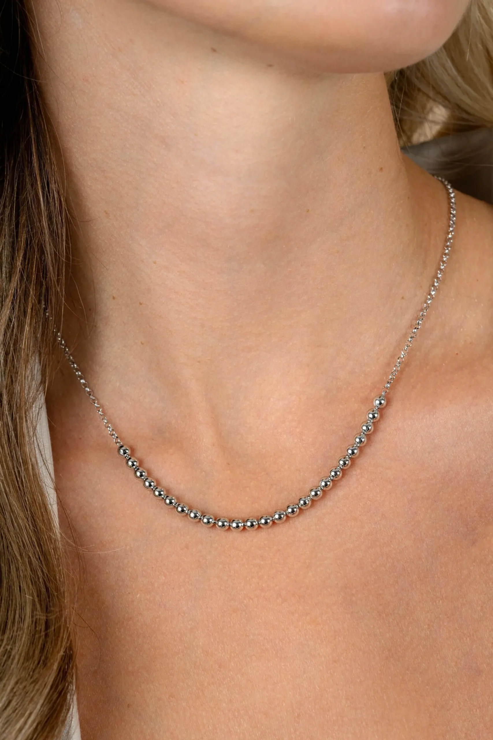 Sale Zinzi zilveren ketting met bolletjes schakels in het midden 4mm breed 42-45cm ZIC2659