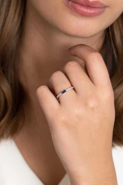 Outlet Zinzi zilveren luxe aanschuifring baguette geslepen donkerblauwe zirconia ZIR2133B