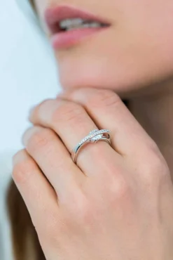 Discount Zinzi zilveren luxe cross-over ring ovale witte zirconia ZIR2190