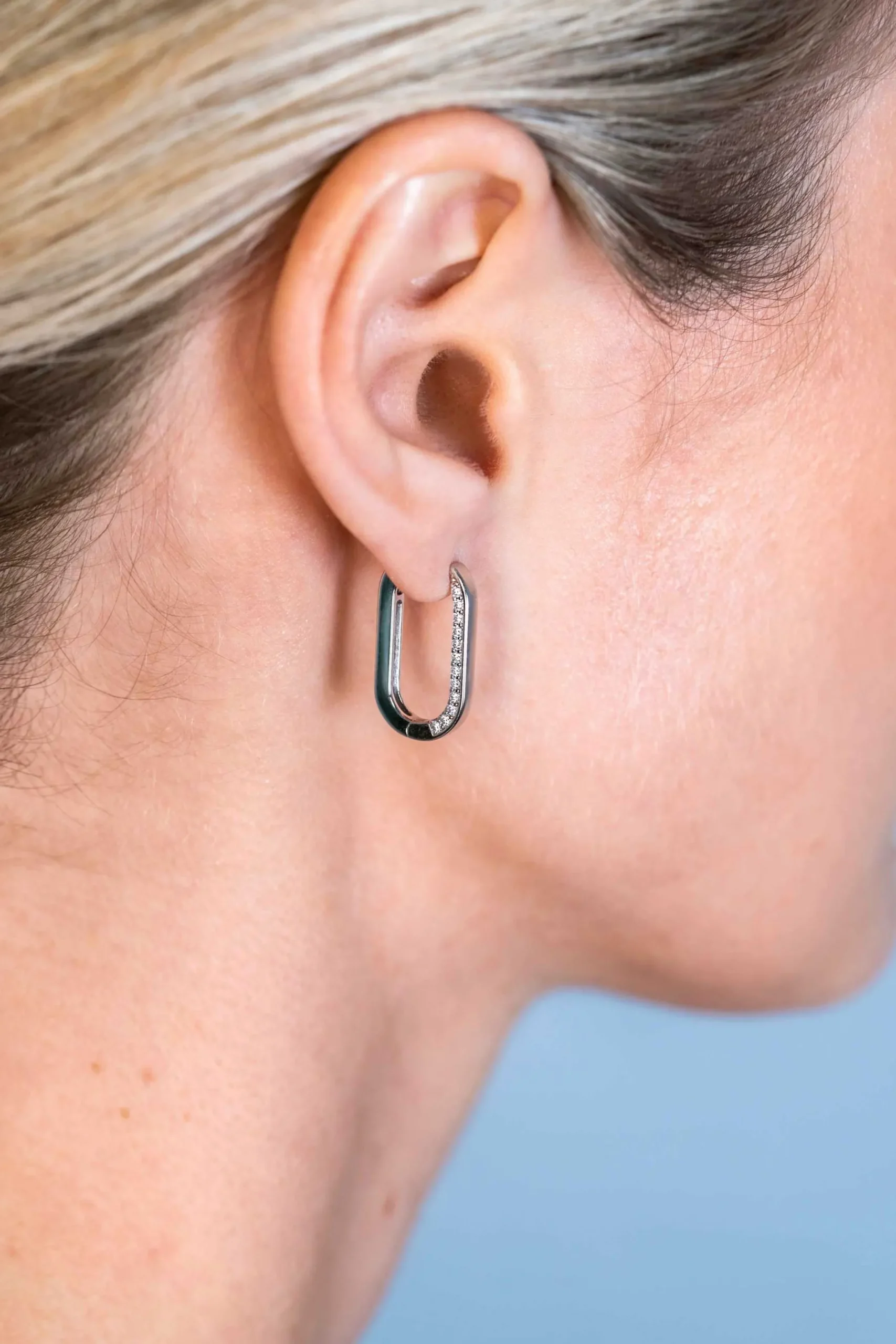 Clearance Zinzi zilveren luxe oorringen ovale vorm 20mm zijkant witte zirconia's ZIO2319