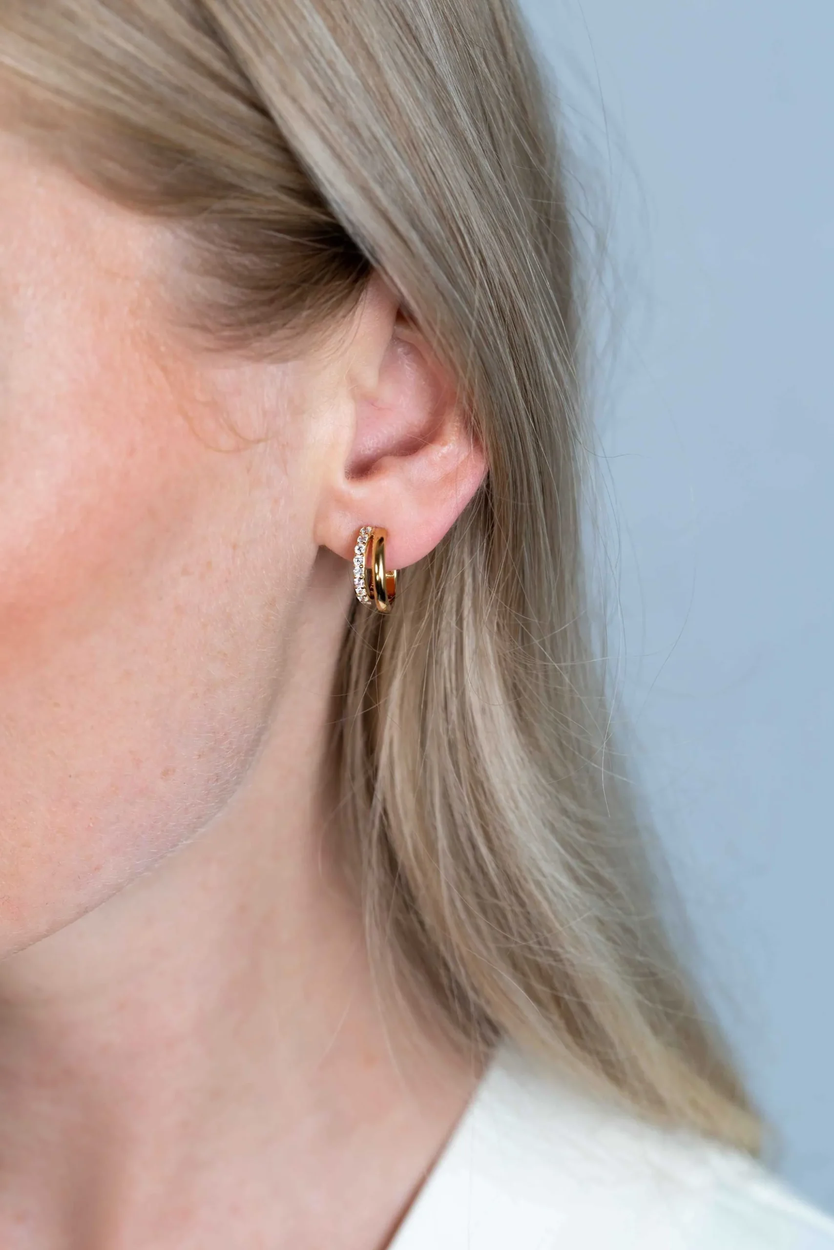 Discount Zinzi zilveren multi-look oorstekers extra 14K geel verguld twee banen met witte zirconia's 15mm ZIO2254