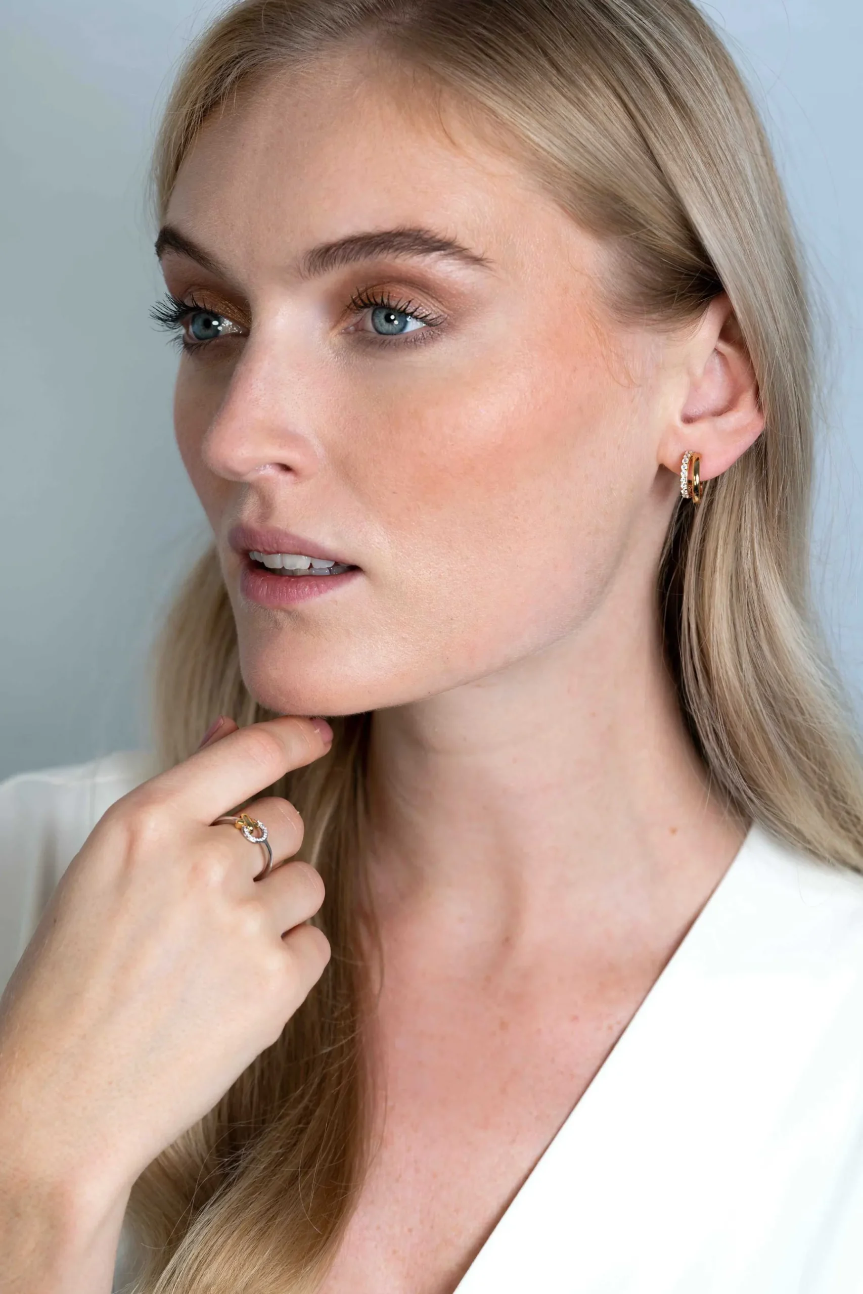 Discount Zinzi zilveren multi-look oorstekers extra 14K geel verguld twee banen met witte zirconia's 15mm ZIO2254