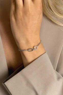 Clearance Zinzi zilveren multi-look armband met twee kettinkjes, verbonden aan een ovale schakel en open rondje bezet met witte zirconia's 17-20cm ZIA2463