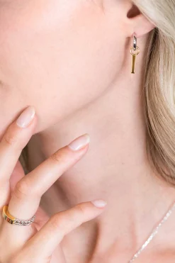 Online Zinzi zilveren oorbedels 14K geel verguld staafje glad ZICH1440G (zonder oorringen)