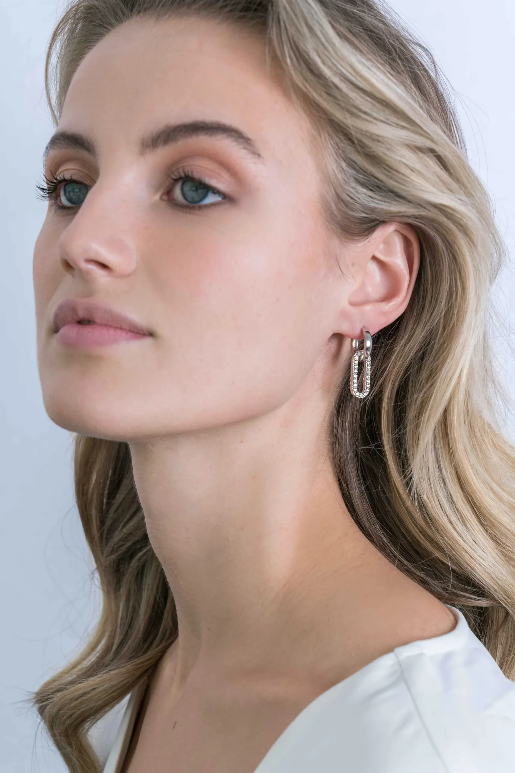 Zinzi zilveren oorbedels 20mm ovale vorm witte zirconia's ZICH2156 (zonder oorringen)