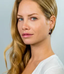Hot Zinzi zilveren oorbedels parel rond bordeaux rood 10mm ZICH266DR (zonder oorringen)