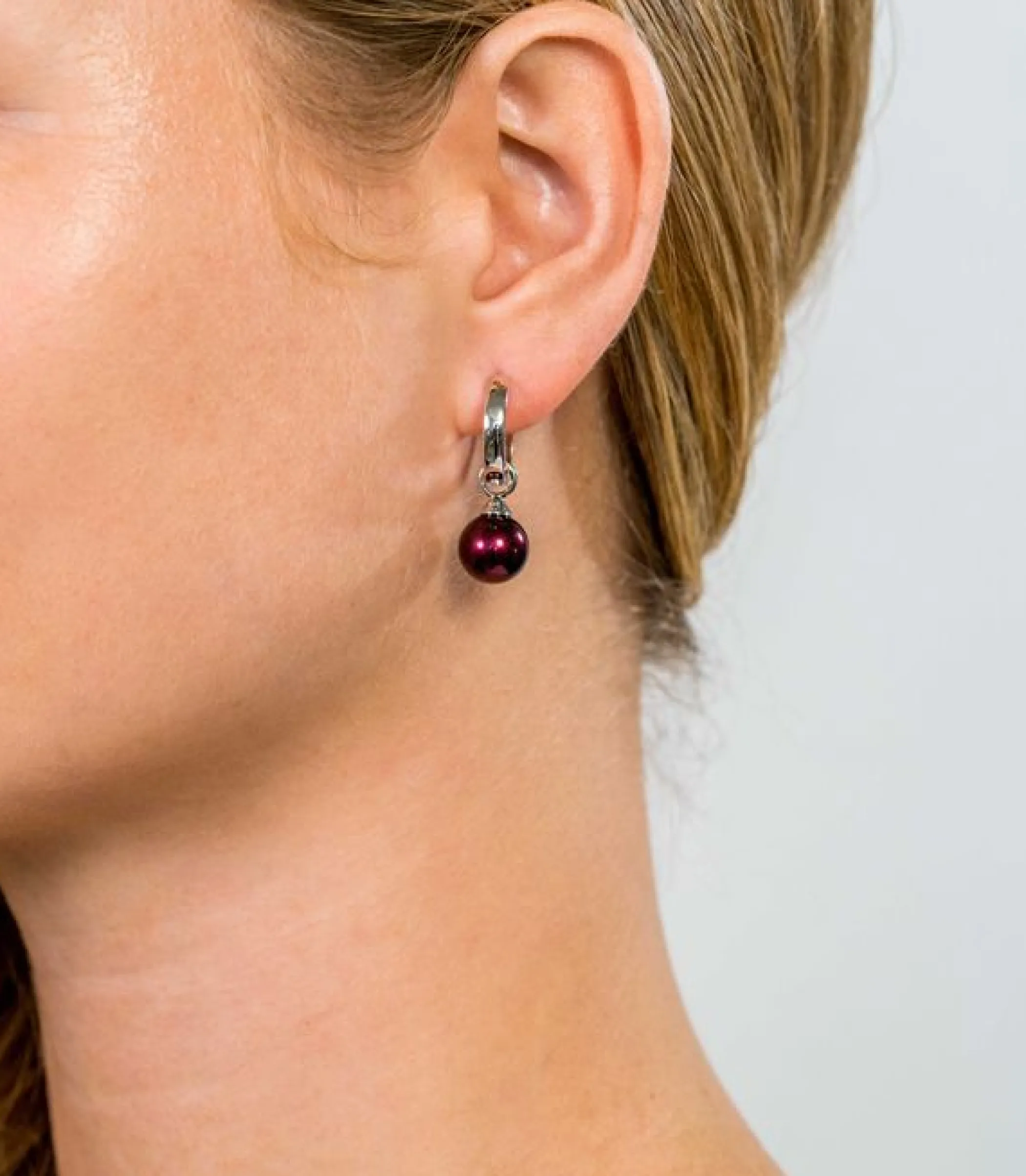 Hot Zinzi zilveren oorbedels parel rond bordeaux rood 10mm ZICH266DR (zonder oorringen)