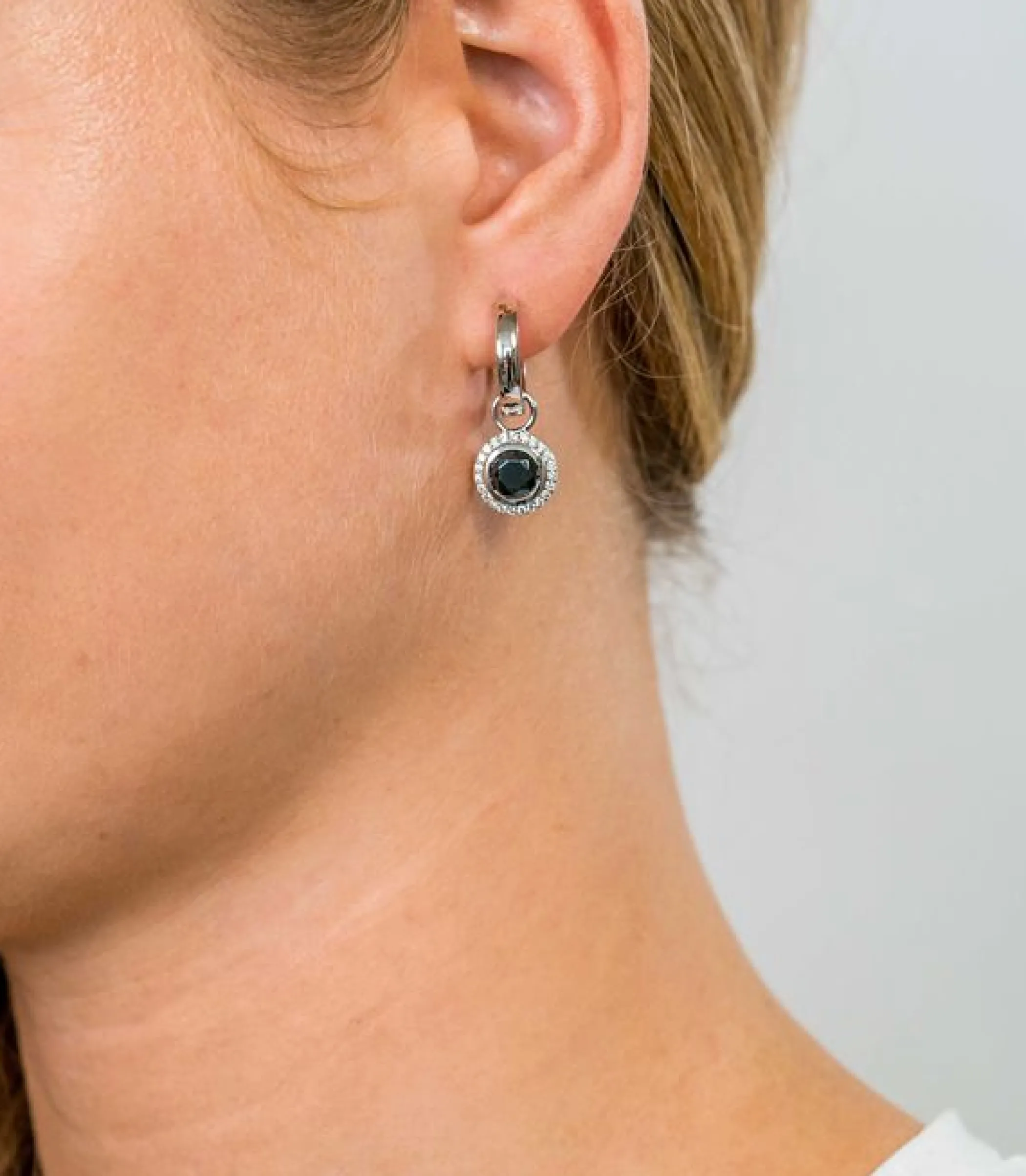 Discount Zinzi zilveren oorbedels rond zwart 11mm ZICH1244Z (zonder oorringen)