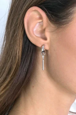 Outlet Zinzi zilveren oorbedels 26 mm glad rond staafje witte zirconia's ZICH2143 (zonder oorringen)