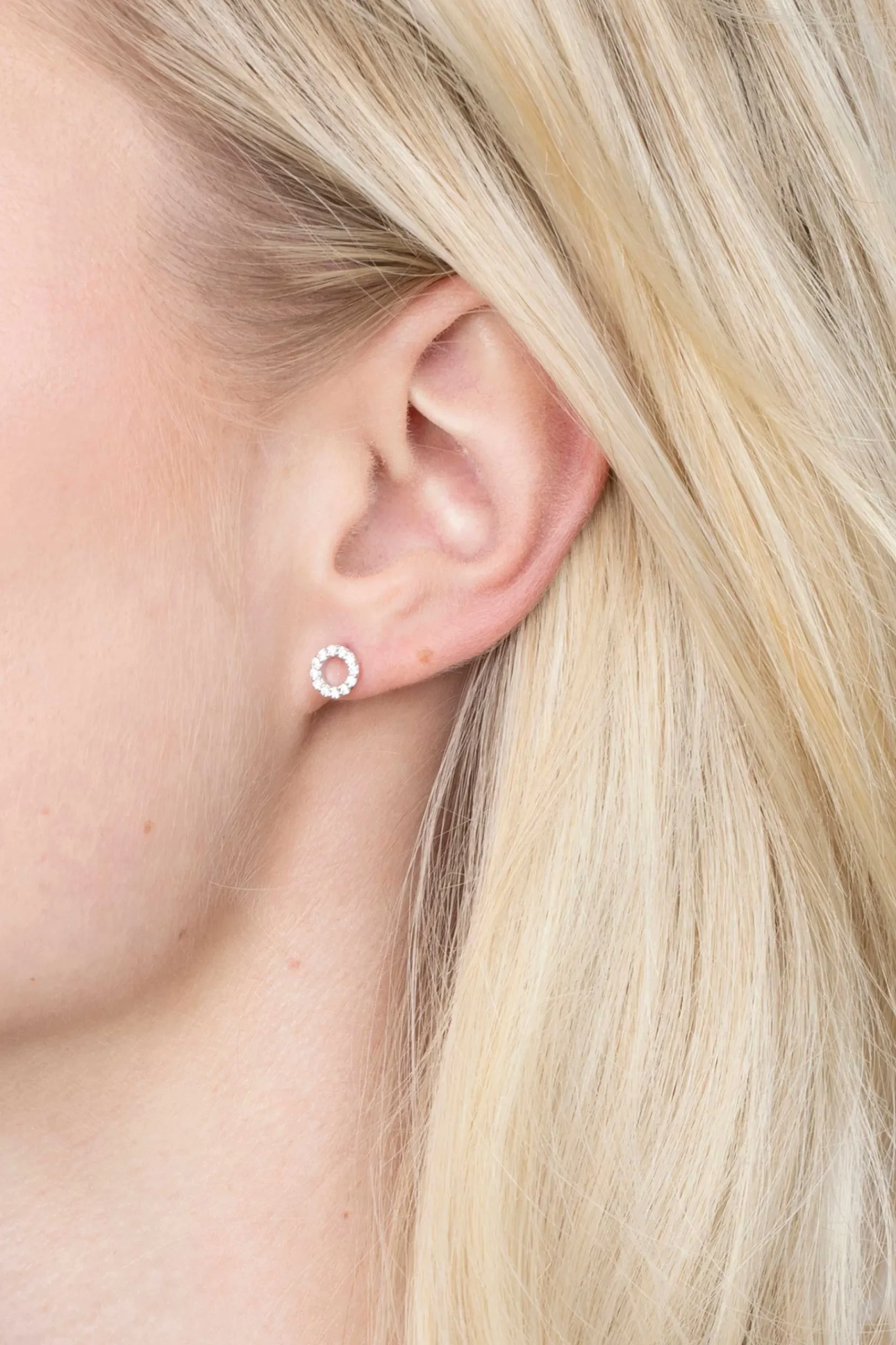 Zinzi zilveren oorknoppen open rond wit 6,5mm ZIO1063