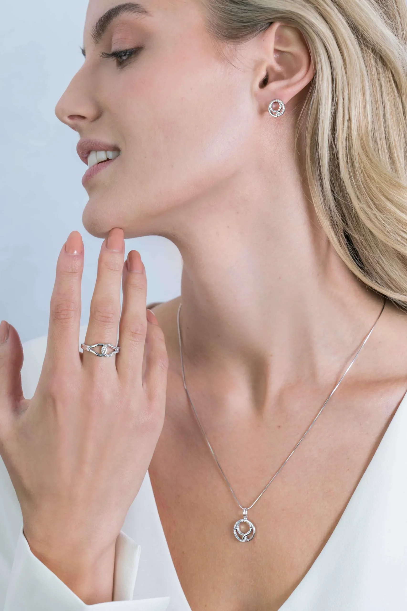 Discount Zinzi zilveren oorknoppen 10mm symboliseert verbondenheid witte zirconia's ZIO2119