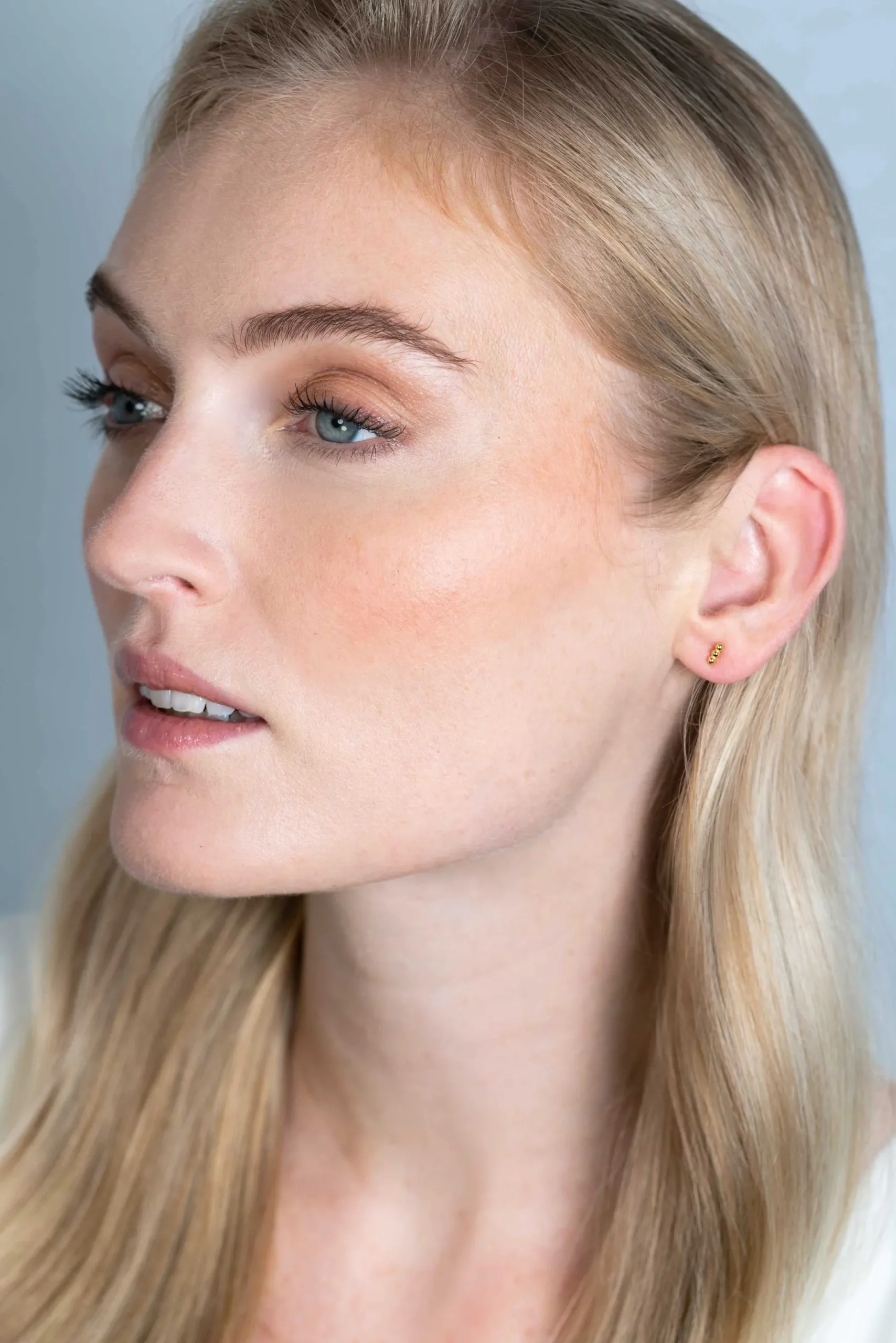 Best Zinzi zilveren oorknoppen 14K geelverguld drie bolletjes 6mm ZIO2230G