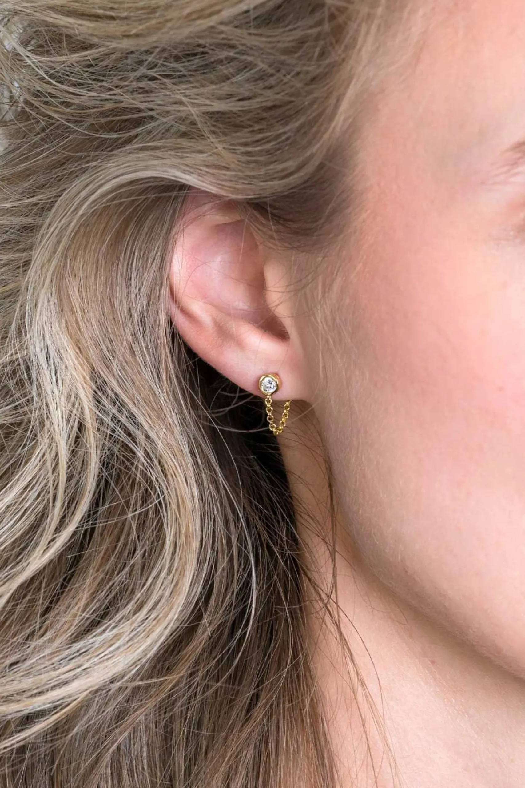 Clearance Zinzi zilveren oorknoppen 14K geel verguld met ketting rond wit ZIO1773Y