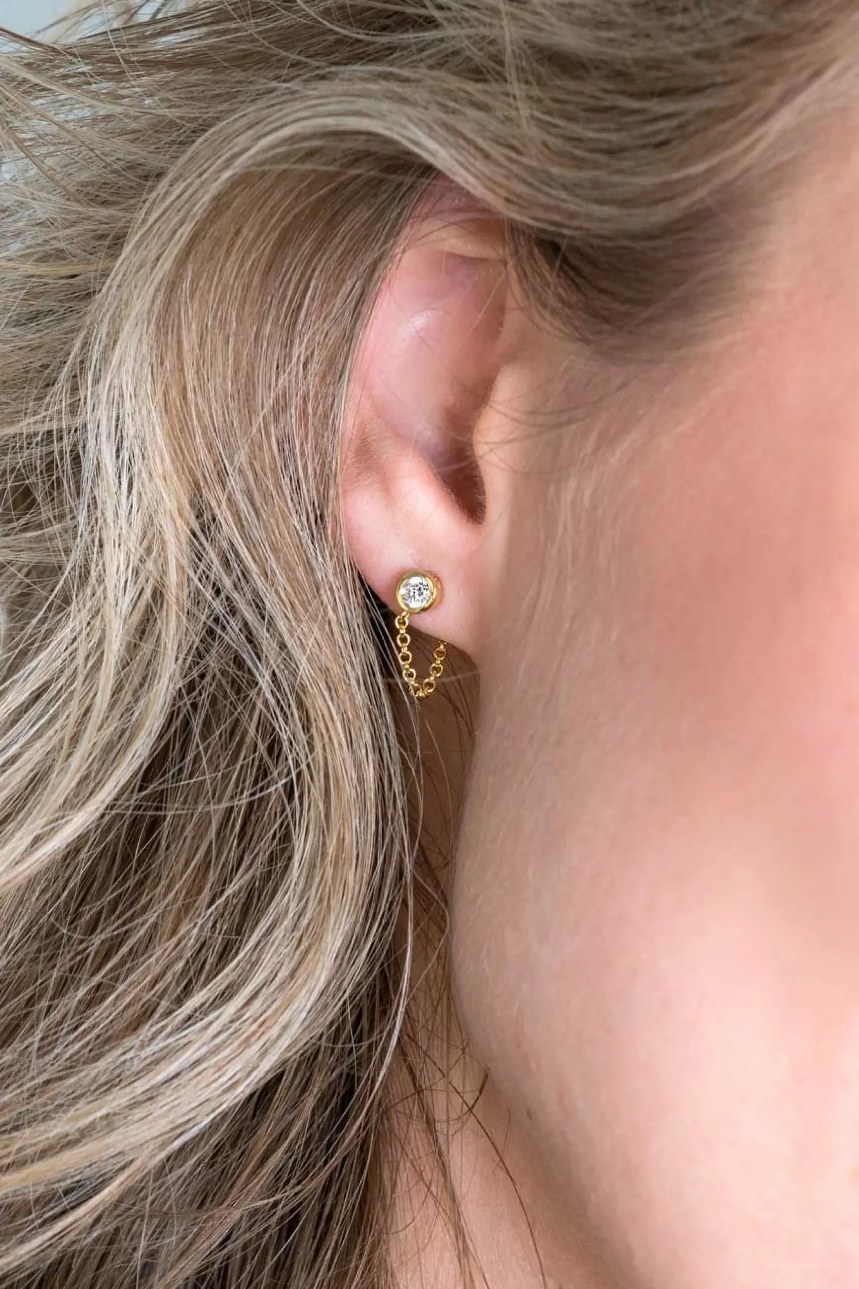 Clearance Zinzi zilveren oorknoppen 14K geel verguld met ketting rond wit ZIO1773Y