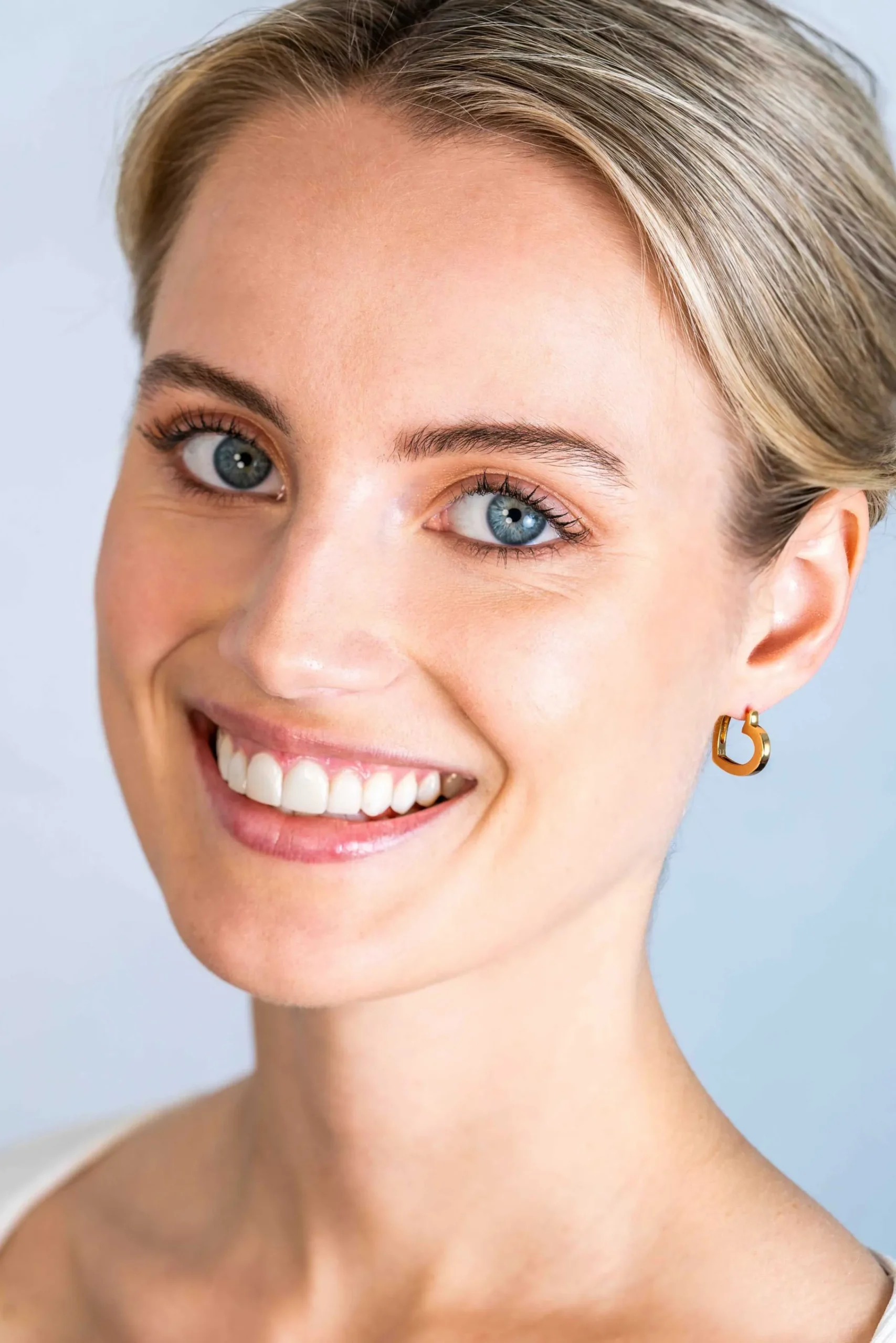 Discount Zinzi zilveren oorringen 14K geel verguld 18mm open hartvorm ZIO2195G