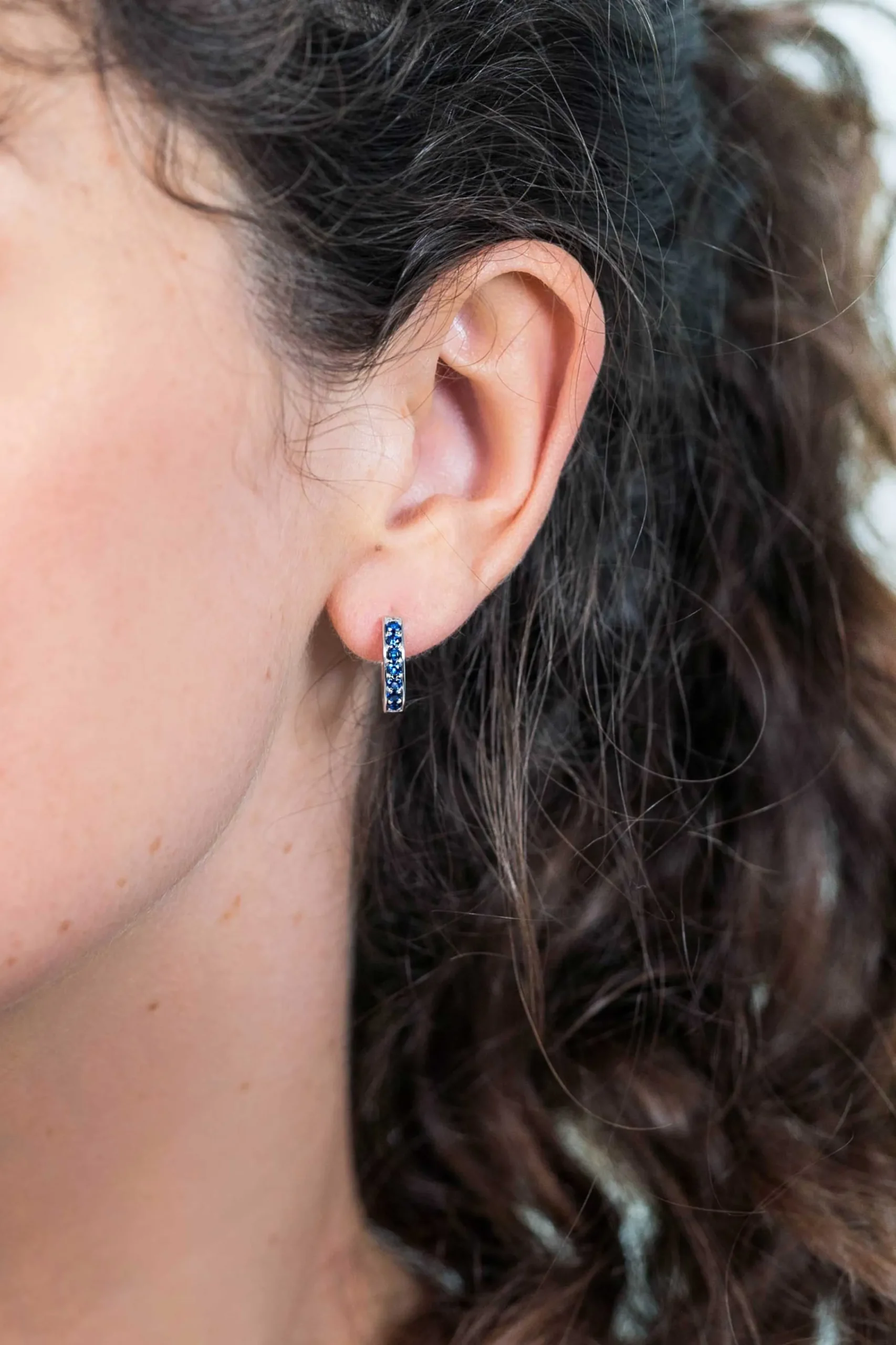 Hot Zinzi zilveren oorringen 15 x 3mm donkerblauw ZIO191DB