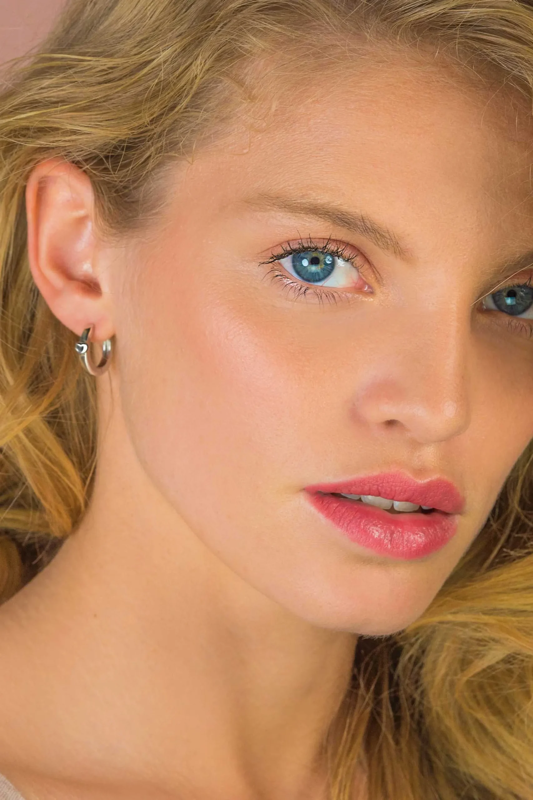 Zinzi zilveren oorringen 15 x 3mm hart met luxe klapsluiting ZIO1508