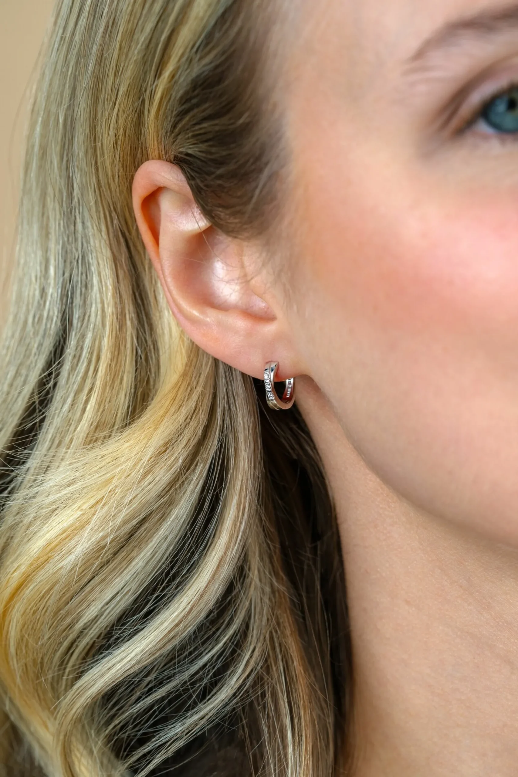 Hot Zinzi zilveren oorringen 12x3mm kruislings wit ZIO2039